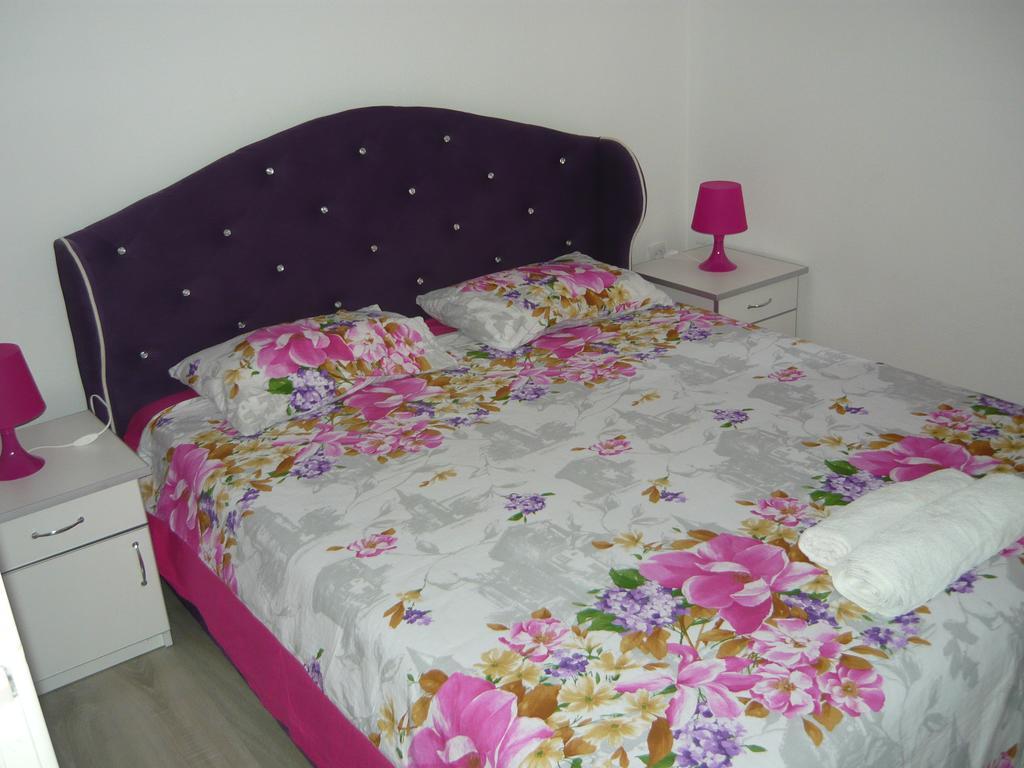 Apartments Kuc Tivat Exterior photo